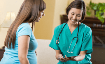 nurse talks to pregnant woman